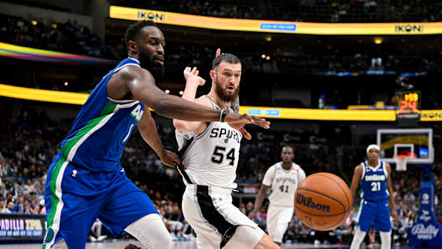 Sandro Mamukelashvili Theo Pinson Mavericks
